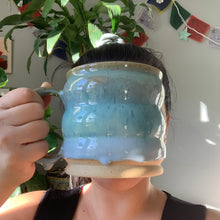 Load image into Gallery viewer, 32 oz Blue Bubble Soup Mug
