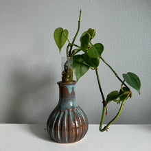 Load image into Gallery viewer, Globe Bud Vase
